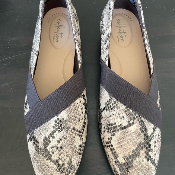 Clarks Taupe Snake Flats 8.5W - Picture 3 of 8